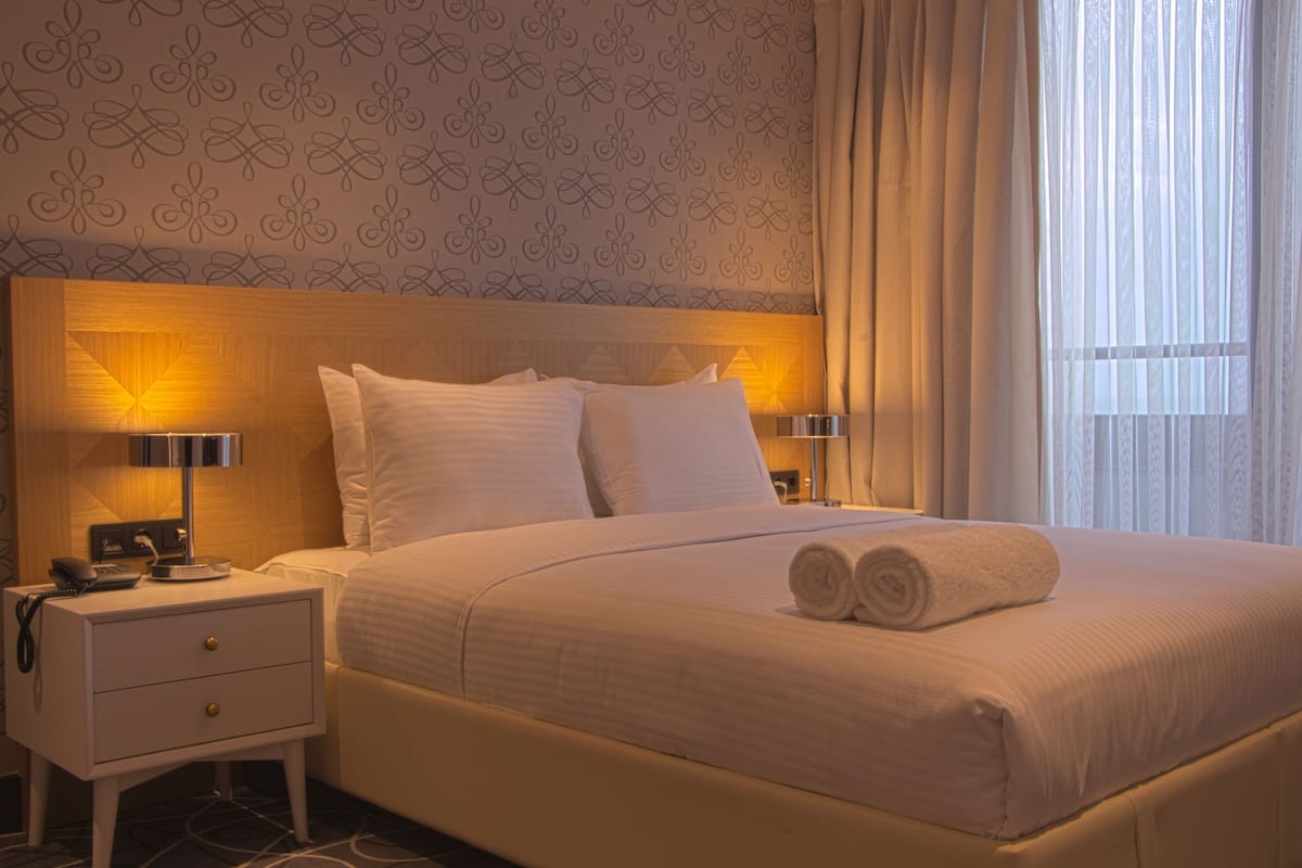 Executive suite, uitzicht op zee | 1 slaapkamer, luxe beddengoed, bedden met traagschuimmatras, een minibar