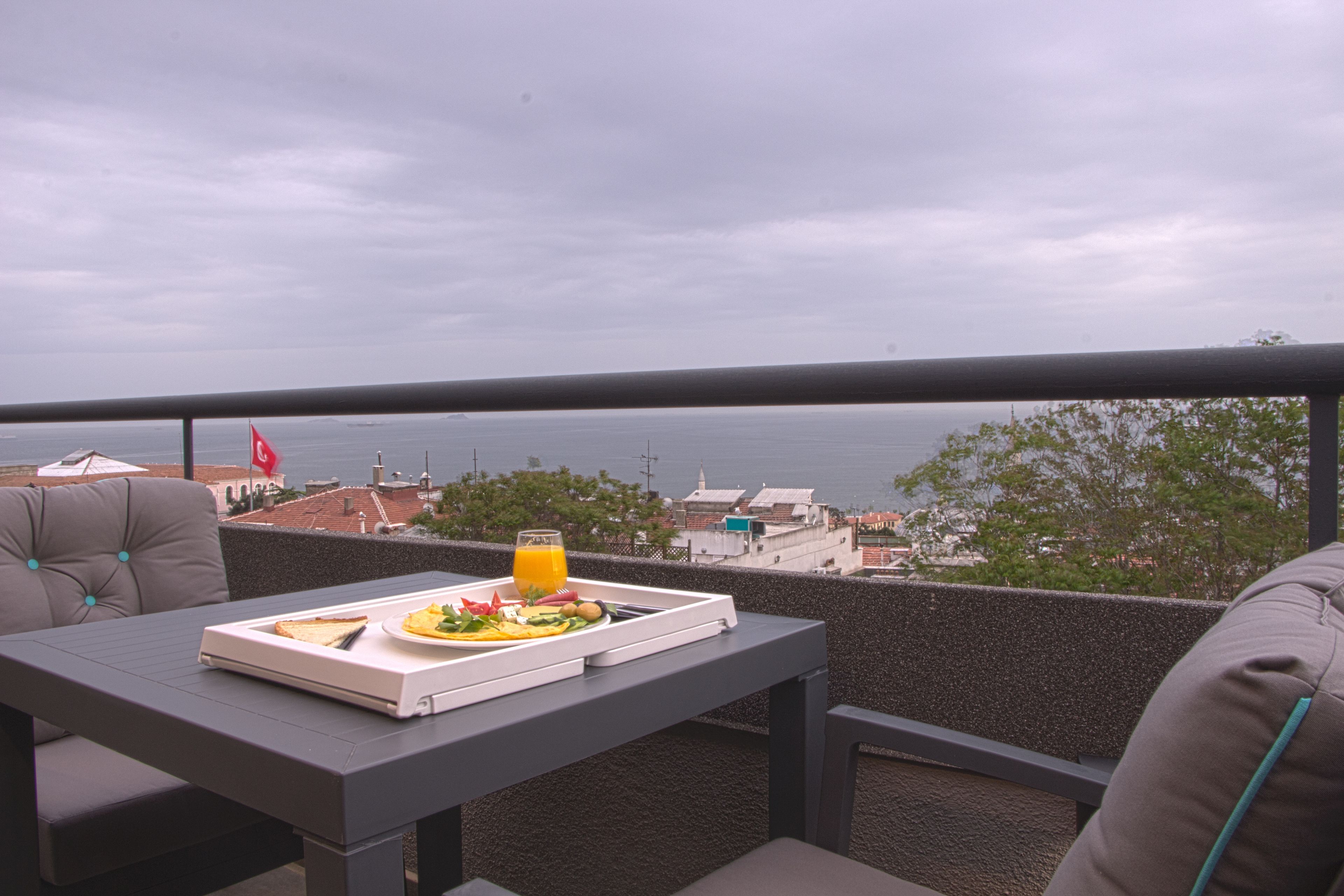 executive suite, sea view | living area | lcd tv