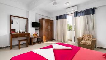 Deluxe Double Room, 1 Queen Bed | In-room safe, blackout curtains, free WiFi, bed sheets