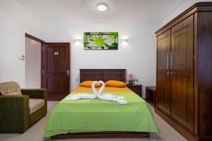 In-room safe, blackout curtains, free WiFi, bed sheets