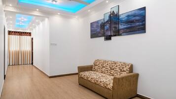 Deluxe Double Room, 1 Queen Bed | In-room safe, blackout curtains, free WiFi, bed sheets