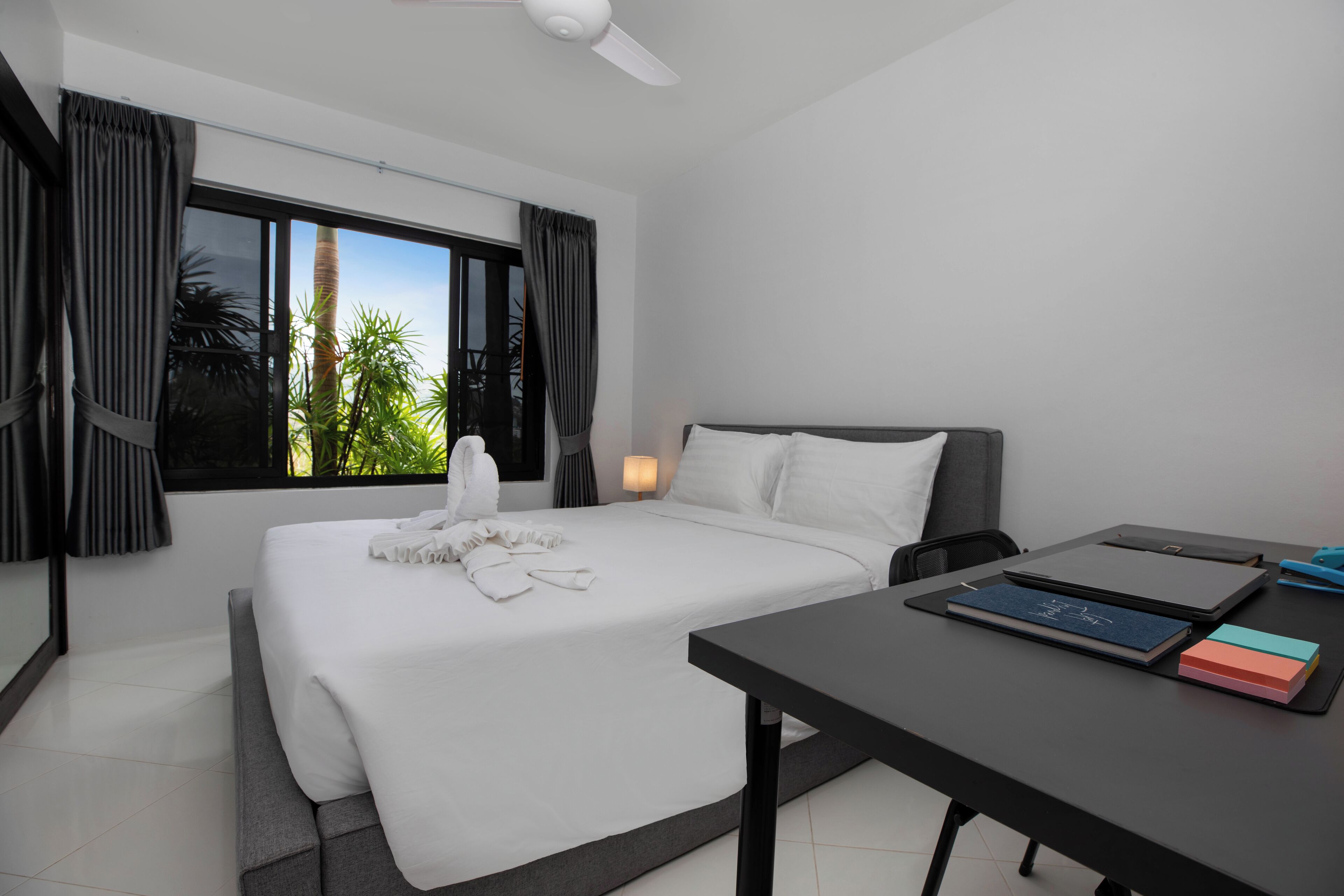 Comfort Apartment, Kitchen, Mountain View | 客房内保险箱、特色装修、特色家居、办公桌