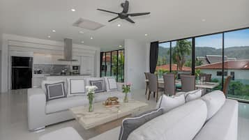 Luxury Penthouse, Sea View | Living area