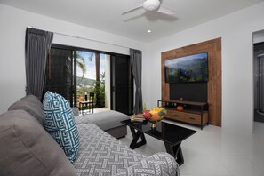 Comfort Apartment, Kitchen, Mountain View | Área de sala de estar | Televisión de pantalla plana 