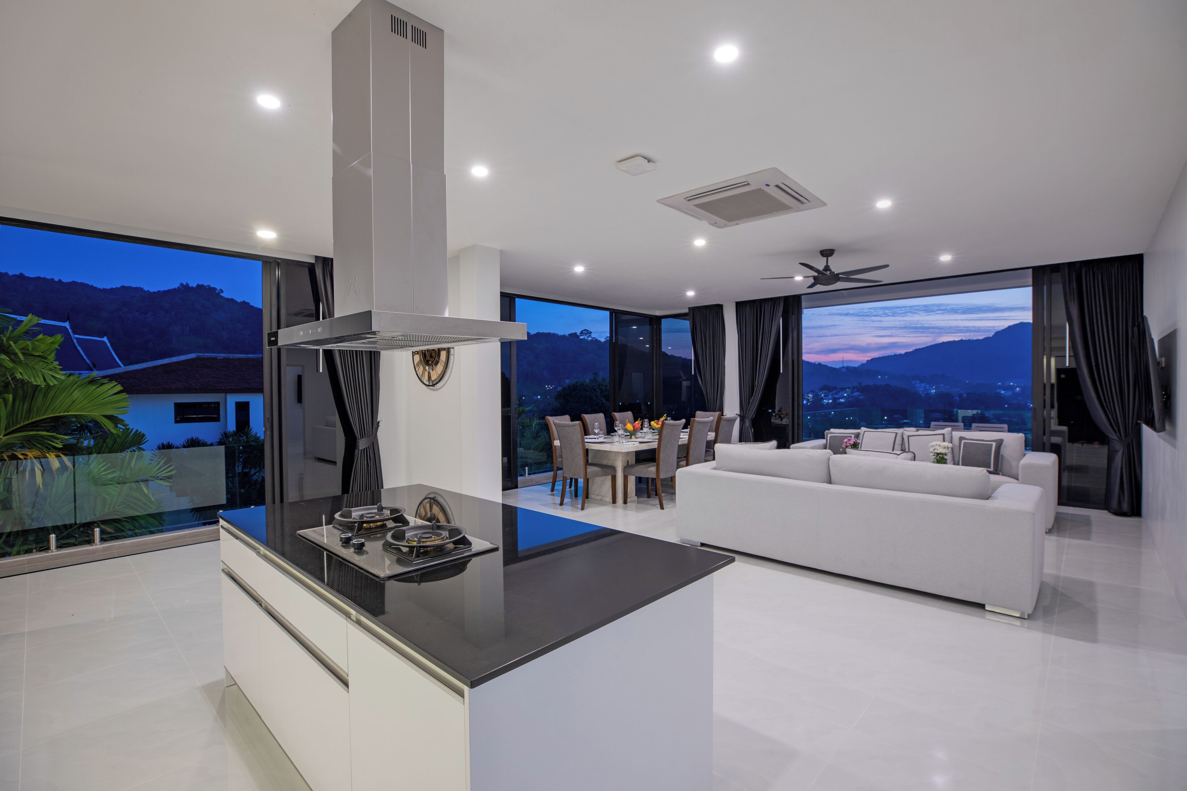 Luxury Penthouse, Sea View | Private kitchen | Full-size fridge, microwave, oven, stovetop