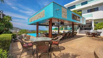 2 outdoor pools, pool umbrellas, sun loungers