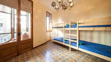 Dormitori compartit, dormitori mixt, bany compartit (6 camas) | Wifi gratuïta i roba de llit