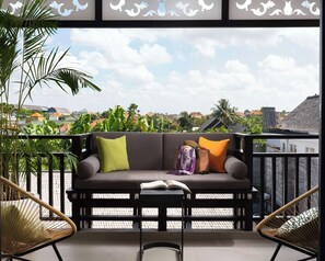 Minibar, in-room safe, desk, soundproofing - Avani Seminyak Resort Bali (Seminyak)
