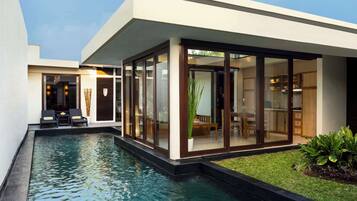 Villa, 2 habitaciones | Minibar, caja fuerte, escritorio y sistema de insonorización