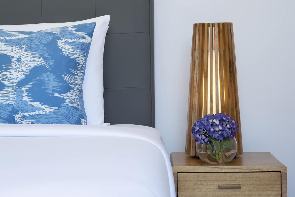 One Bedroom Apartment Suite | 迷你吧、客房內保險箱、書桌、隔音