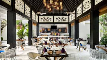 Breakfast, lunch, dinner served; local and international cuisine