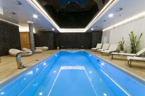 Innenpool, Liegestühle