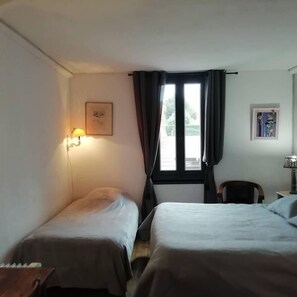 Driepersoonskamer (Cyclamen) | Gratis babybedden, gratis extra bedden, gratis wifi, beddengoed