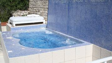 Bain à remous extérieur