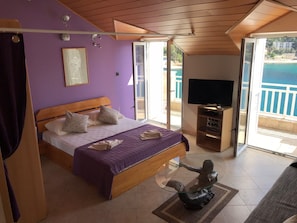 Studio (Sirena) | 1 bedroom, desk, soundproofing, iron/ironing board
