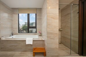 Hydromassage showerhead, designer toiletries, hair dryer, bathrobes - The Oriental Jade Hotel (Hanoi)