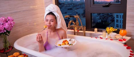 수중안마 샤워기, 고급 세면용품, 헤어드라이어, 목욕가운