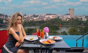 Poolside bar - The Oriental Jade Hotel (Hanoi)