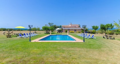 Club Villamar - Villa de vacances avec piscine privée, terrasse lounge et une pelouse réservée au...
