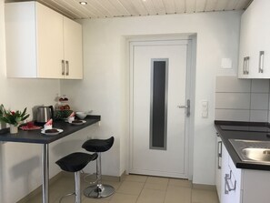 Apartment (1) | Eigene Küche | Großer Kühlschrank, Mikrowelle, Ofen, Herdplatte