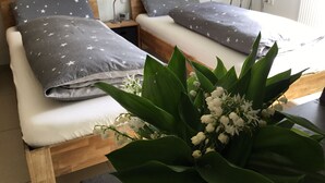 Huoneisto (1) | Untuvapeitot, tallelokero huoneessa