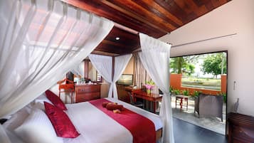 Kamar, menghadap pantai (Private Villa) | Minibar, meja kerja, ruang kerja ramah laptop, dan tirai kedap cahaya