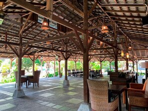 Área de estar no saguão