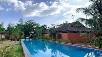 Kolam renang outdoor