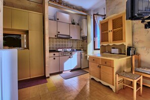 Apartment, 1 Bedroom, Valley View | Private kitchen | Full-sized fridge, stovetop, cookware/dishes/utensils - Logicasa Lake Como Valley View (Dizzasco)