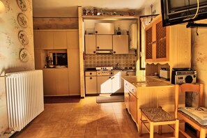 Apartment, 1 Bedroom, Valley View | Private kitchen | Full-sized fridge, stovetop, cookware/dishes/utensils - Logicasa Lake Como Valley View (Dizzasco)