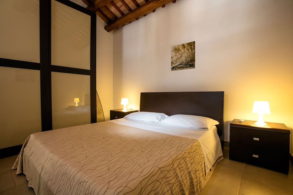 Free cots/infant beds, free WiFi, bed sheets