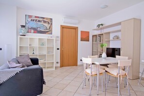 Apartment, 1 Schlafzimmer | Essbereich im Zimmer