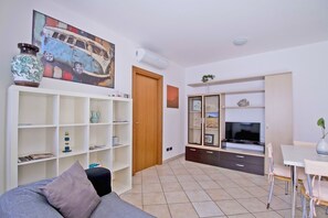 Departamento, 1 habitación | Área de sala de estar | Televisión de pantalla plana 