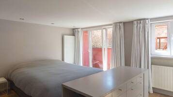 Design Apartment, 1 Queen Bed with Sofa bed, Non Smoking, Terrace | Individually decorated, individually furnished, desk, laptop workspace