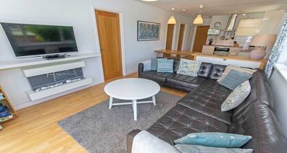 Swallows Croyde 3 Bedrooms, Sleeps 6, Beach Chalet