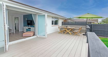 Sandbanks Sleeps 4 Beach Pass & 1 Dog