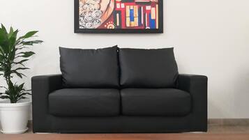 Una televisión de pantalla plana