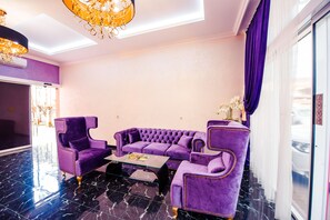 Coin salon dans le hall