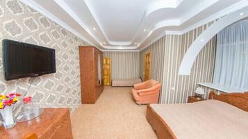 Chambre Triple Supérieure, vue mer | 1 chambre, bureau, Wi-Fi gratuit, draps fournis