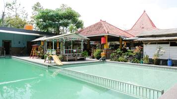 حمّام سباحة خارجي