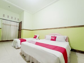 Free WiFi, bed sheets - OYO 563 Damar Mas  Resort Lereng Kelud (Kediri)