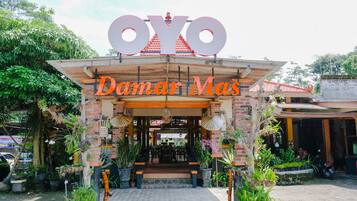 المنشأة من الخارج