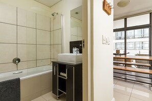 Comfort Apartment, 2 Bedrooms, Non Smoking | Bathroom | Free toiletries, hair dryer, towels - Flatrock 608 (Cape Town)