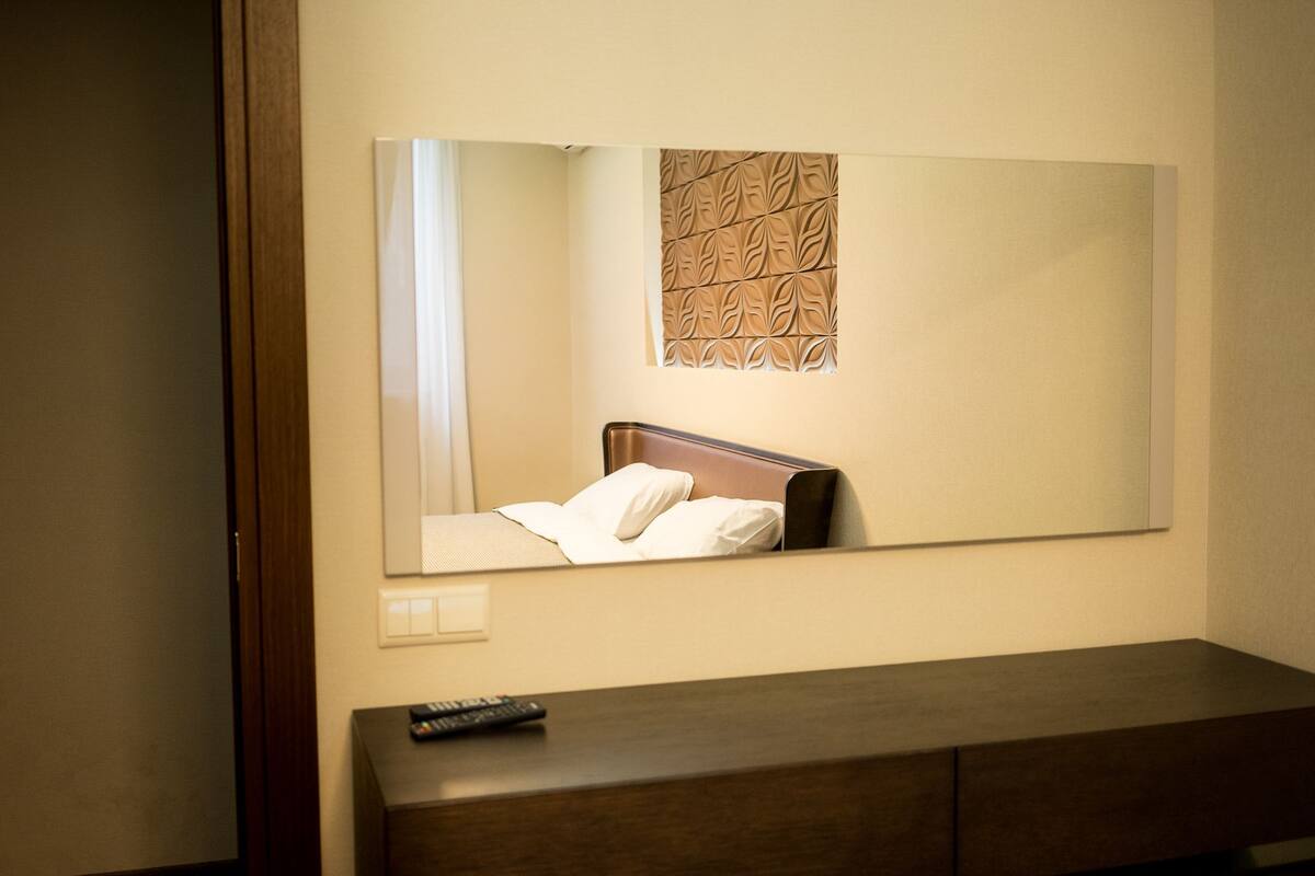 Premium bedding, in-room safe, blackout curtains, soundproofing
