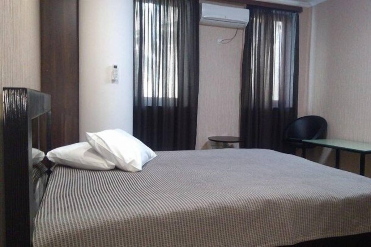 Premium bedding, in-room safe, blackout curtains, soundproofing