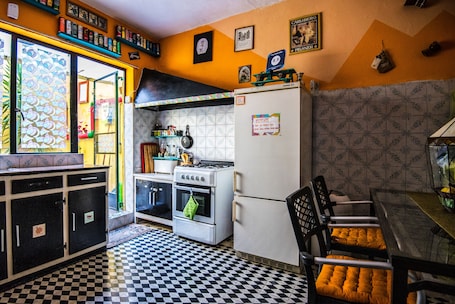 Refrigerador, microondas