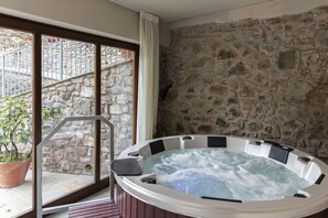 Indoor spa tub - Agriturismo Cornali (Fabbriche di Vergemoli)