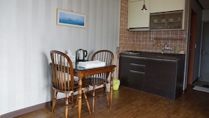 Fridge, electric kettle, cookware/dishes/utensils - Oeidolgae Nara (Seogwipo)