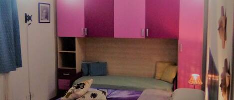 1 chambre, bureau, fer et planche à repasser, Wi-Fi gratuit