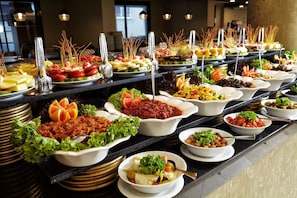 Daily buffet breakfast (TRY 20 per person)